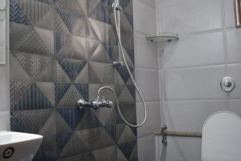 06 Saraswati Peak - Bathroom 01
