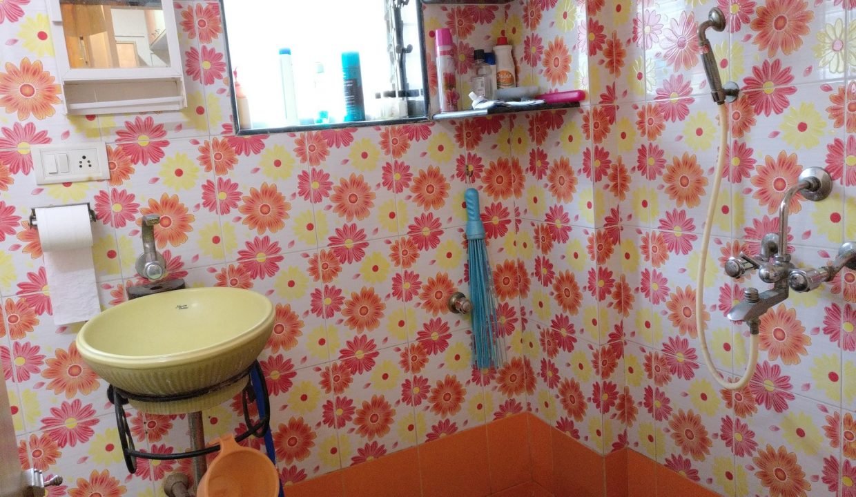 Mamostang Kangri - Bathroom