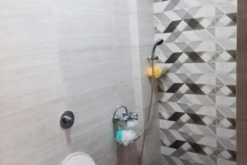 Mukut Parbat - Bathroom 01