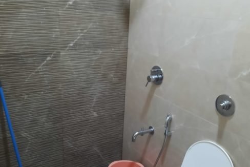 Mukut Parbat - Bathroom 02
